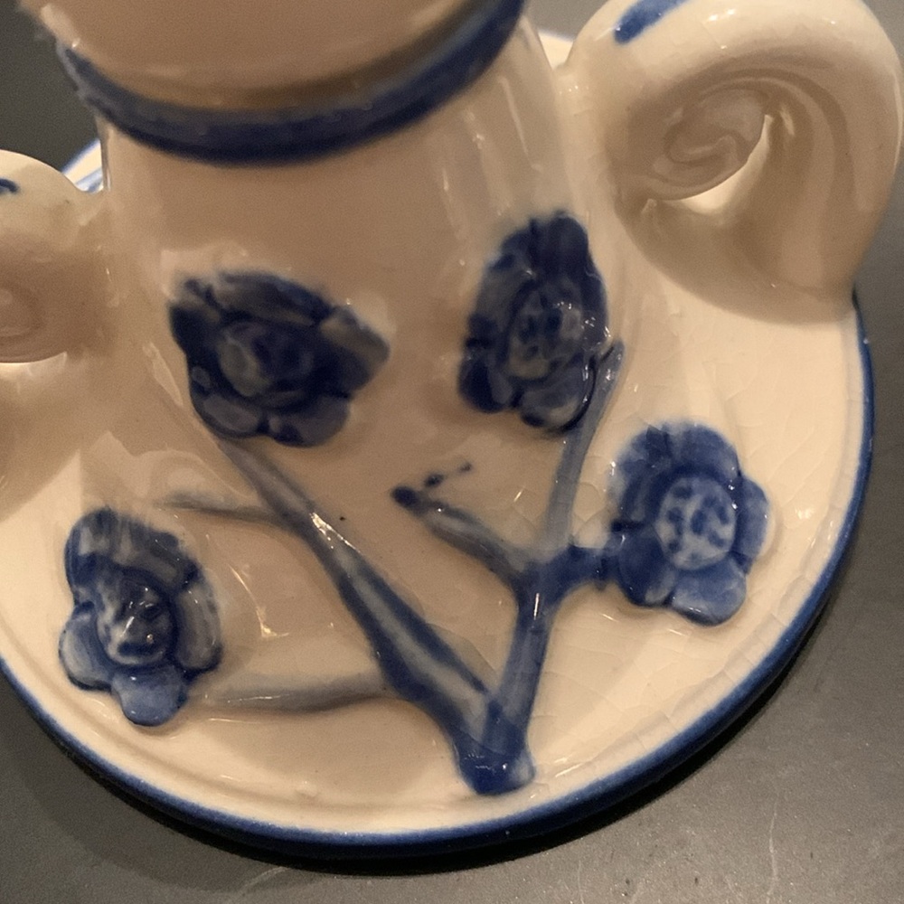 VINTAGE PAIR CANDLE HOLDERS BLUE/CREME CHINA JAPAN FLORAL NON SCRATCH STRIPS - Picture 2 of 6